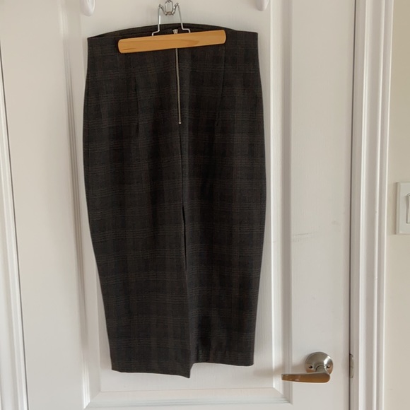 Zara Pencil Skirt - Picture 2 of 5